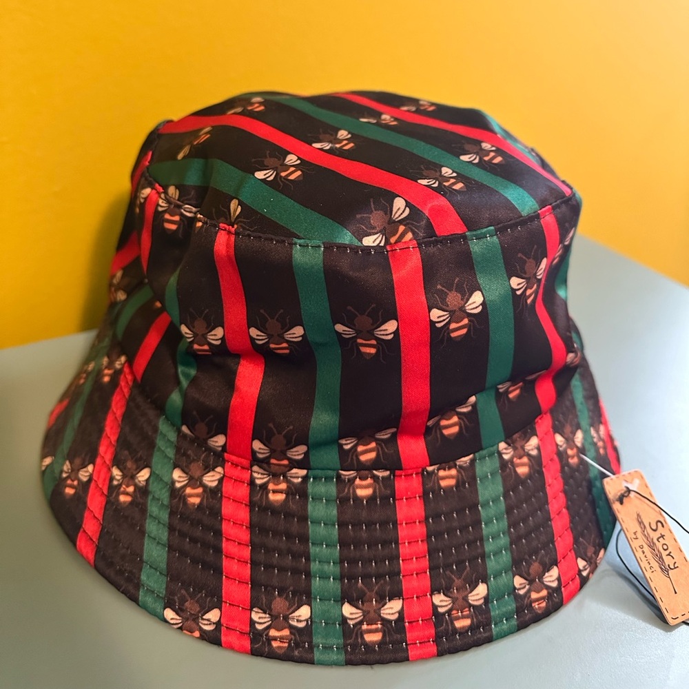 Stylish Gucci like Striped Bucket Hat